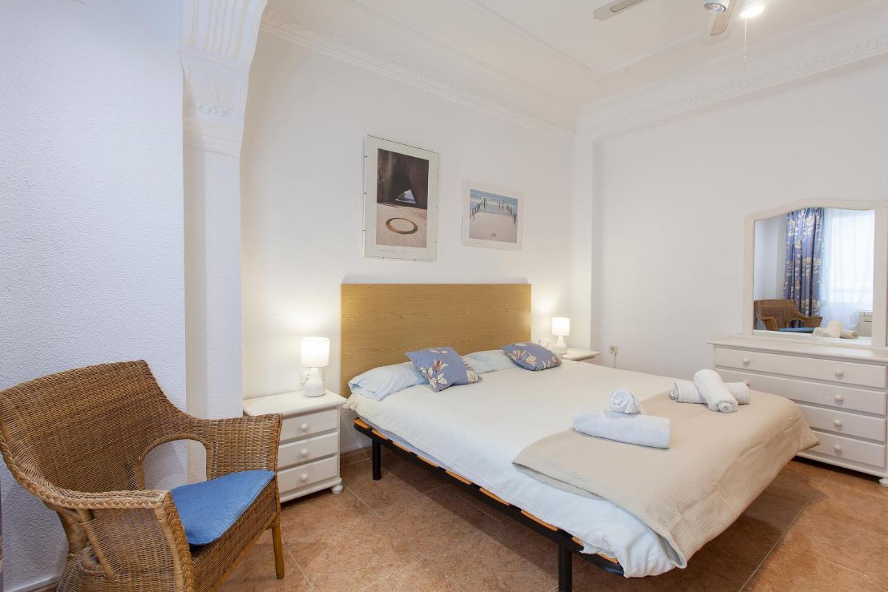 Apartment Near The Marina, Valencia Buitenkant foto