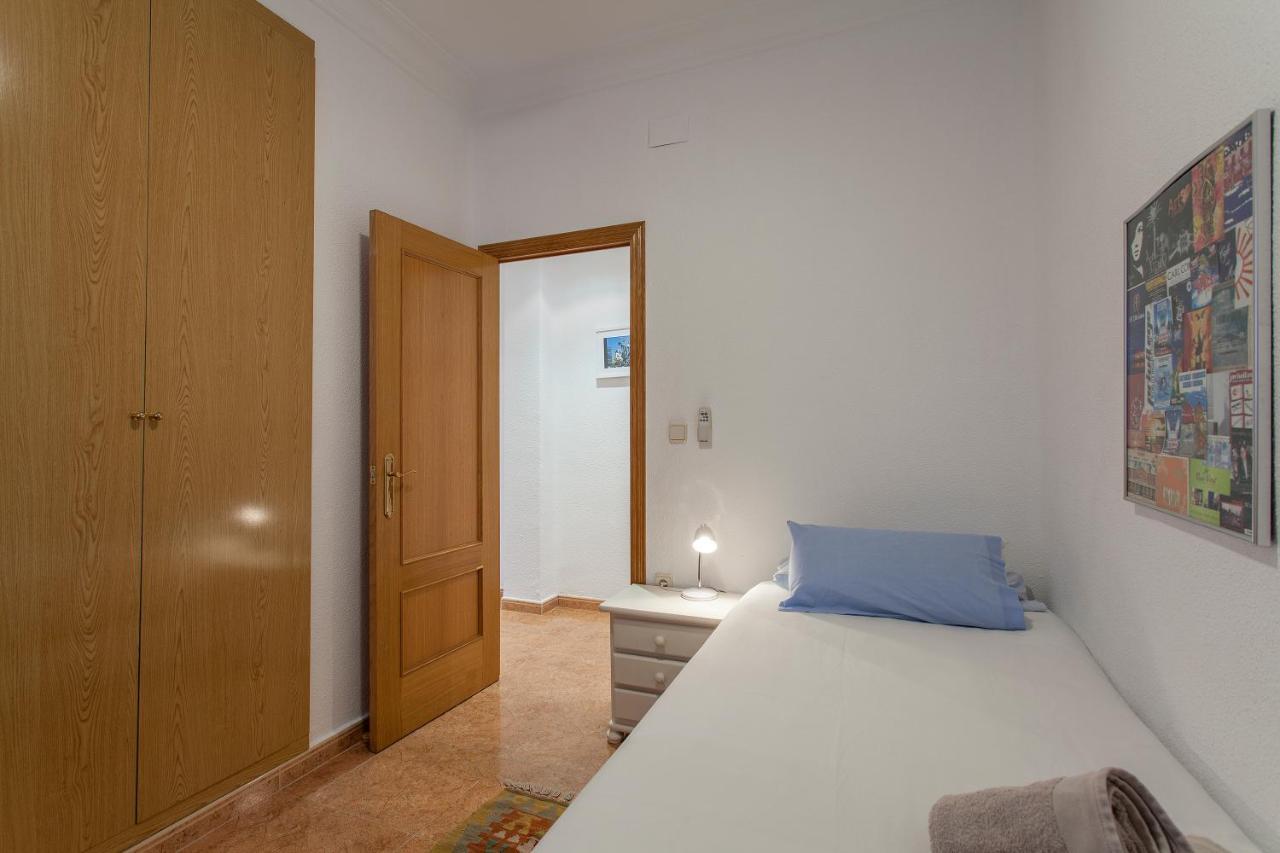Apartment Near The Marina, Valencia Buitenkant foto